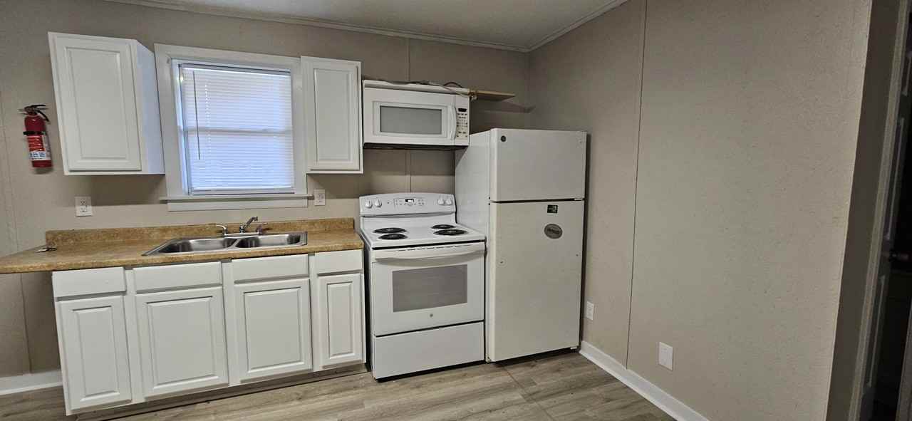 Pickett ApartmentsNumber 7247 State Street #7 - Photo 6 of 12