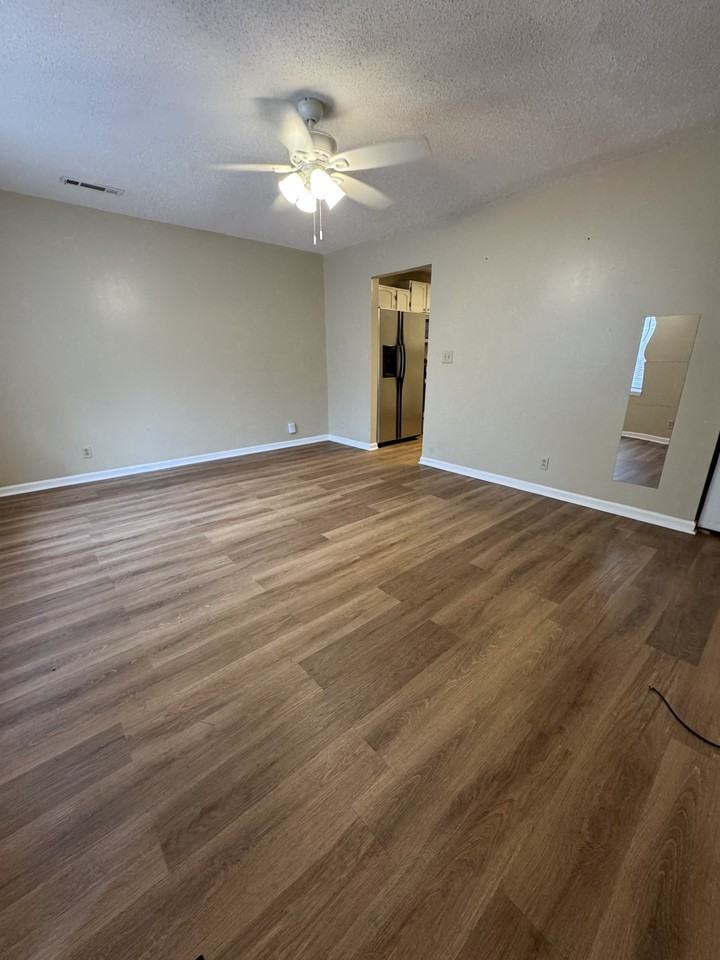 1210 / 1212 Whites Circle - 1210 #1210 - Photo 2 of 7