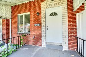 featured image of 2204 Redthorn Rd #1