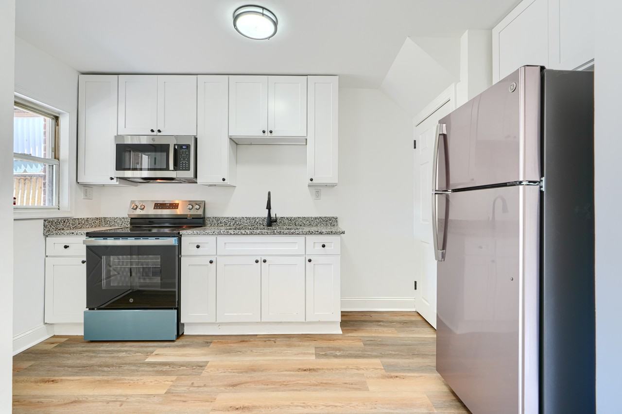 2204 Redthorn Rd #1 - Photo 2 of 9