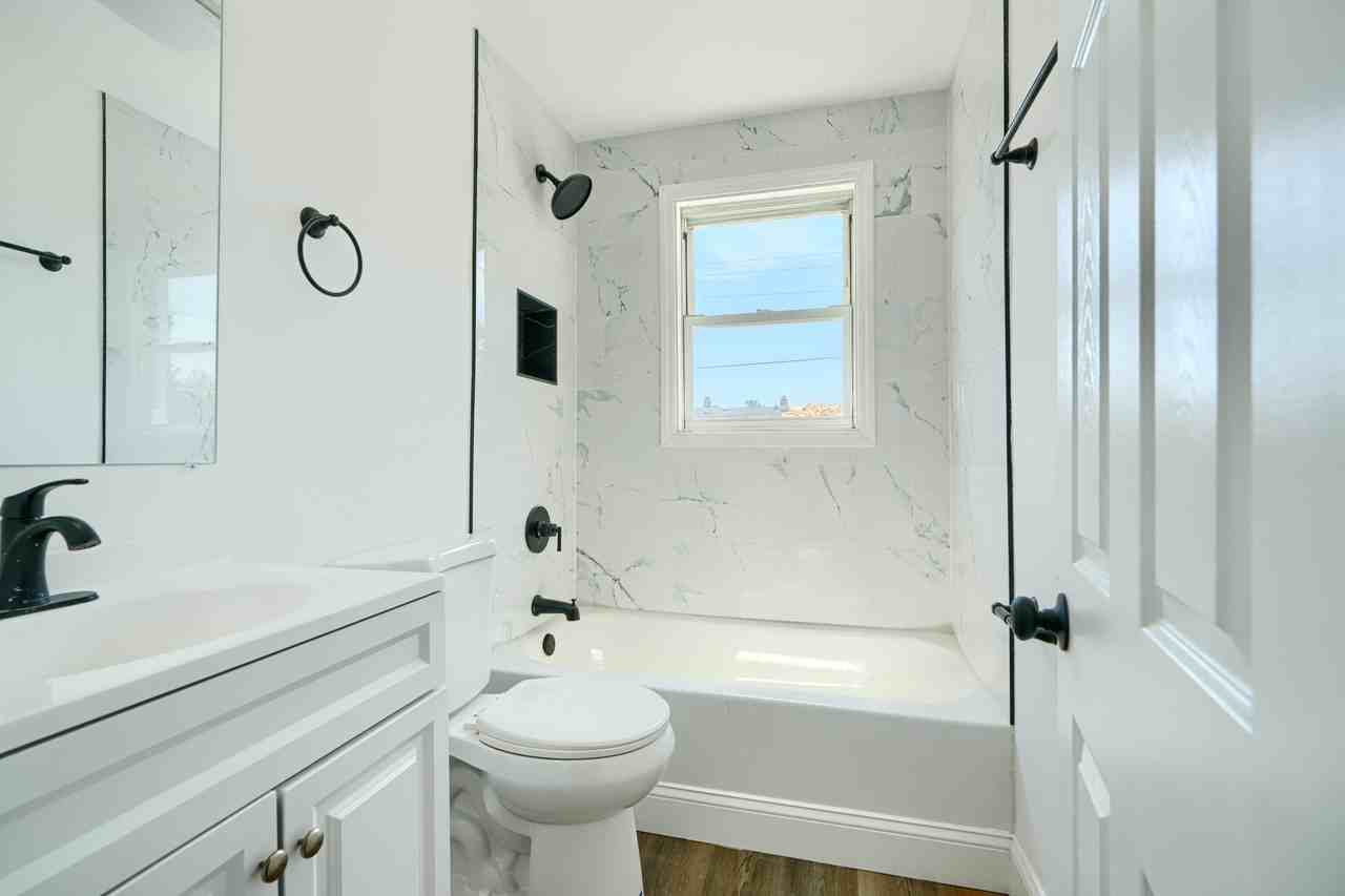 2204 Redthorn Rd #1 - Photo 7 of 9