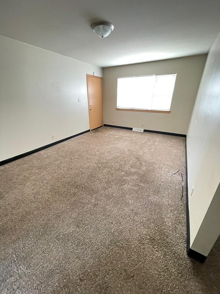 9000 W Carmen Ave #1 - Photo 4 of 7