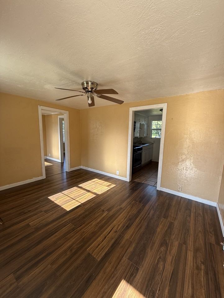 1827 N 2nd St #1 - Photo 2 of 6