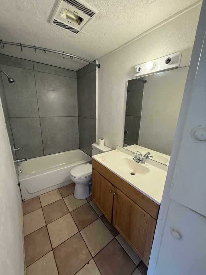 1827 N 2nd St #1 - Photo 6 of 6