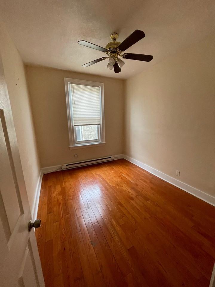 1341 S 52nd St - Photo 3 of 10