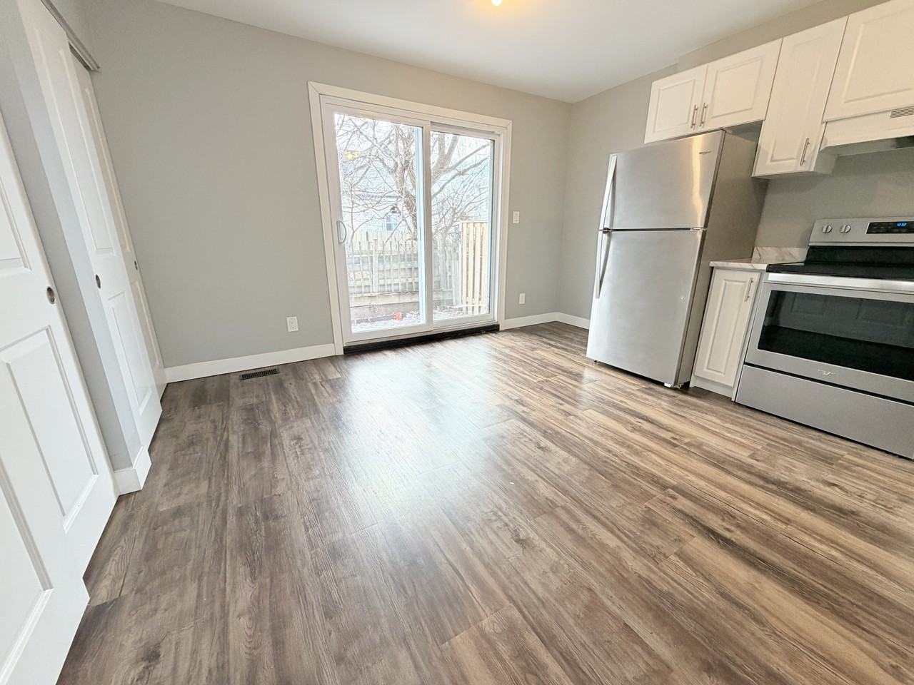 225 Queen St #7 - Photo 5 of 9