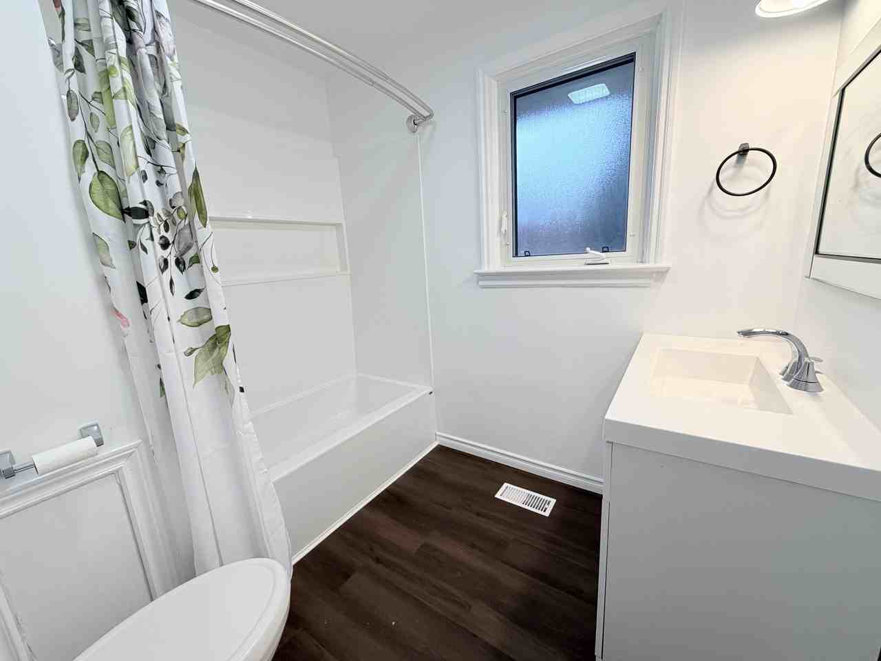 31 Tunis Ave Uppr - Photo 4 of 11