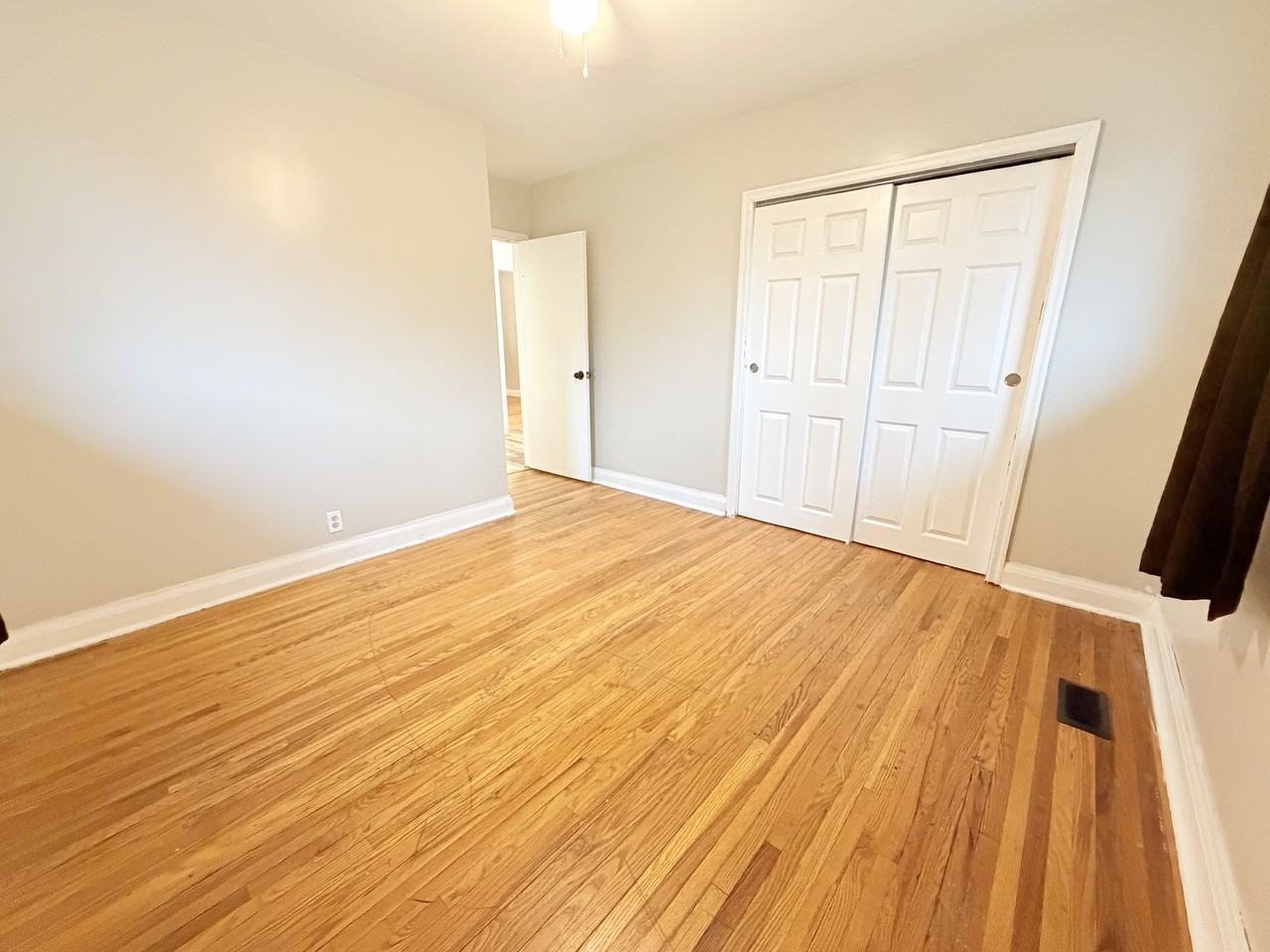 31 Tunis Ave Uppr - Photo 7 of 11