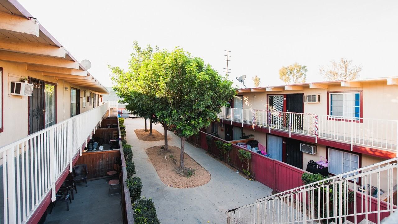 52nd Street Apartments - Photo 6 of 44