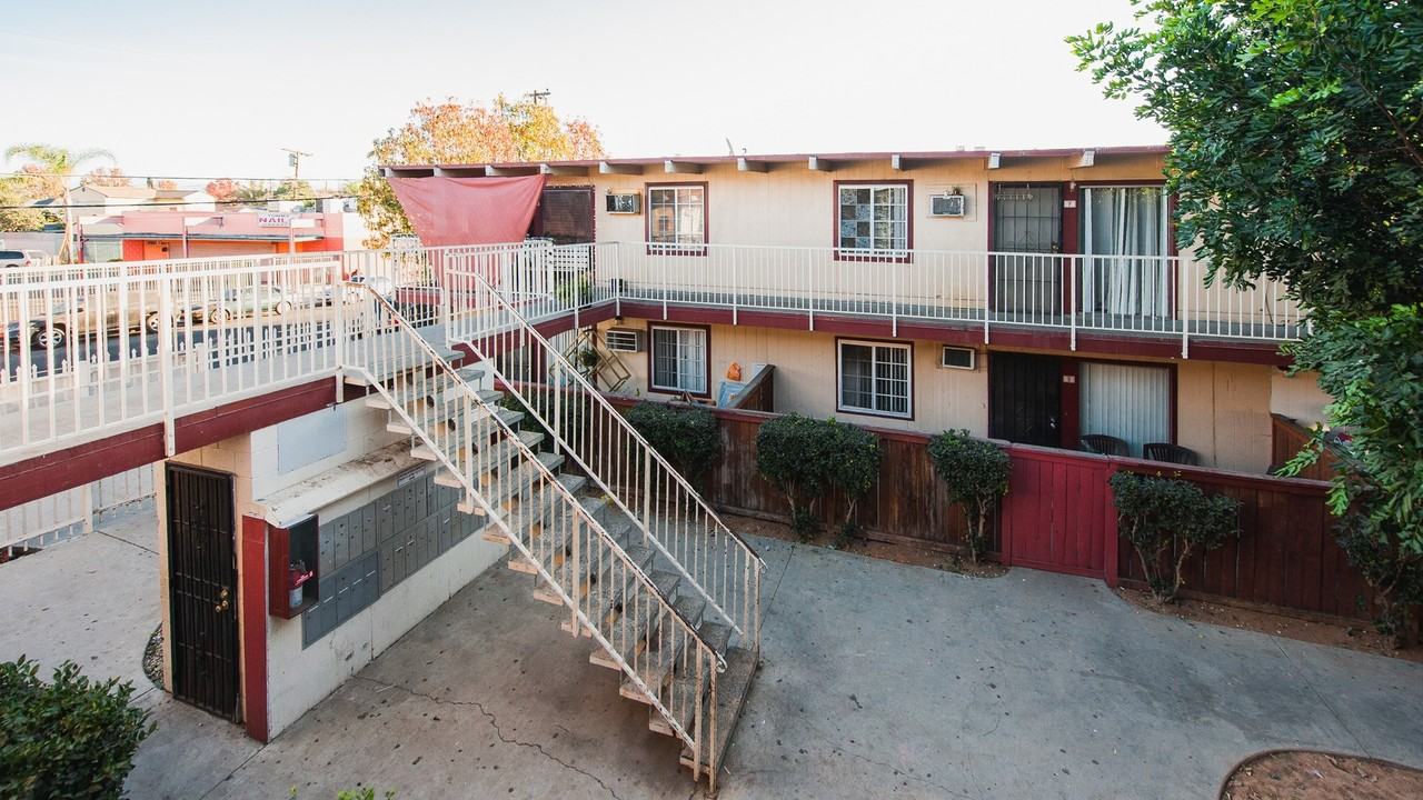 52nd Street Apartments - Photo 7 of 44