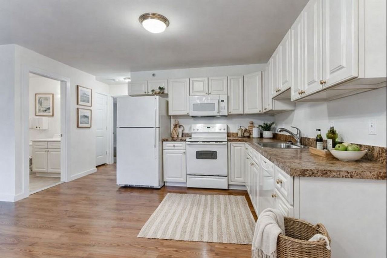 349 Braeside Ave - Photo 2 of 15