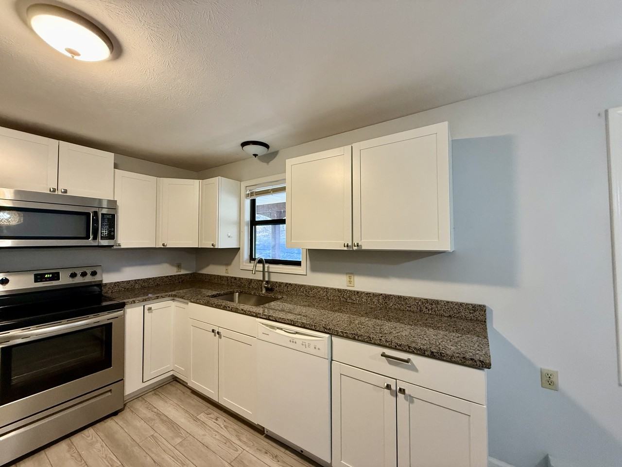 24 Canter Ct #1 - Photo 2 of 13