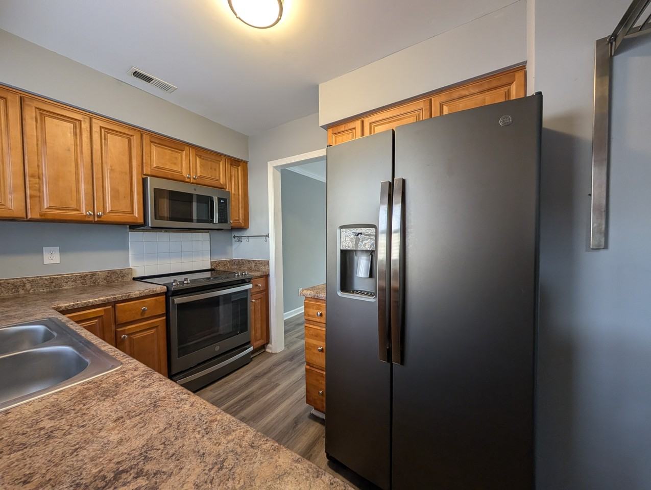 2808 Shadowbrook Ln #1 - Photo 3 of 23