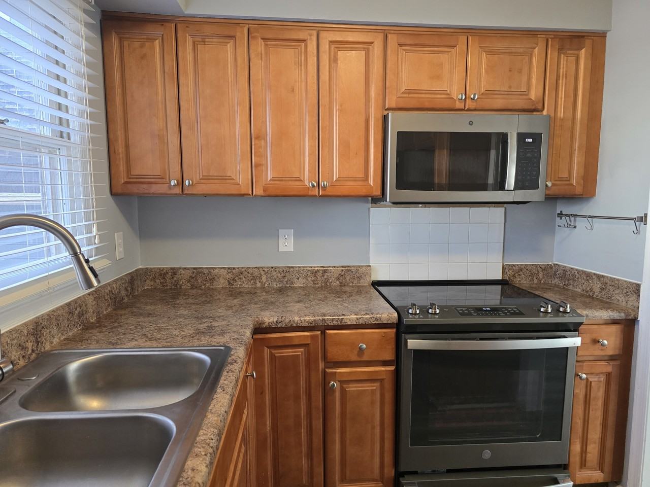 2808 Shadowbrook Ln #1 - Photo 4 of 23