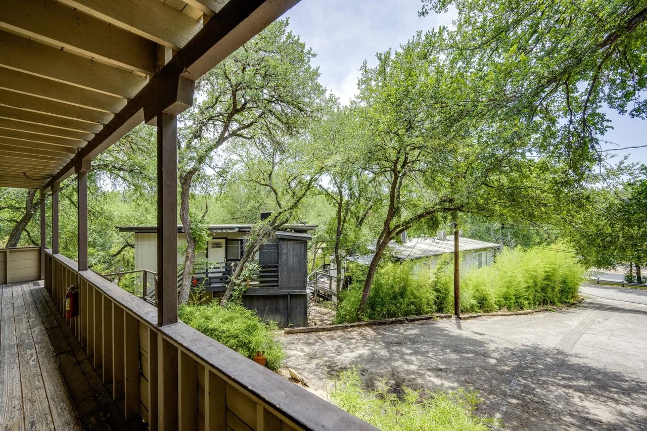 1511 Shoal Creek Blvd #F - Photo 3 of 31