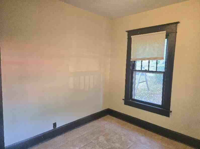 2414 Garfield Ave #1 - Photo 3 of 10