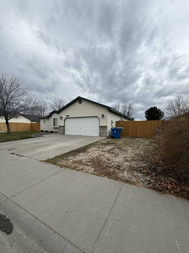 443 Nw Sandpiper Ave - Photo 2 of 31