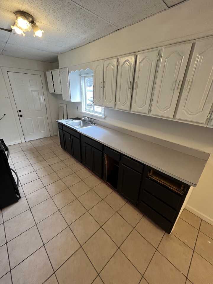 27 Caroline St #1 - Photo 5 of 16