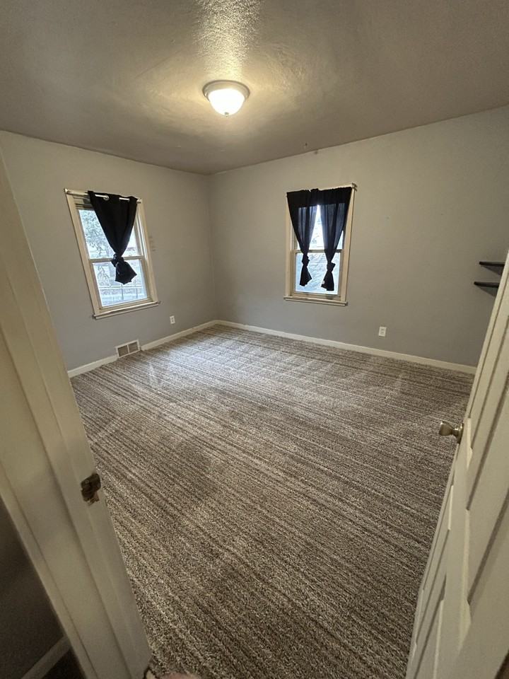 1615 Iowa Ave #1 - Photo 3 of 15