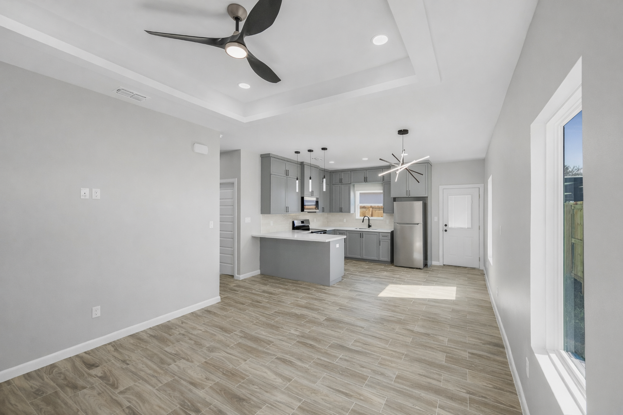 N 24th Ln #1 - Photo 4 of 11