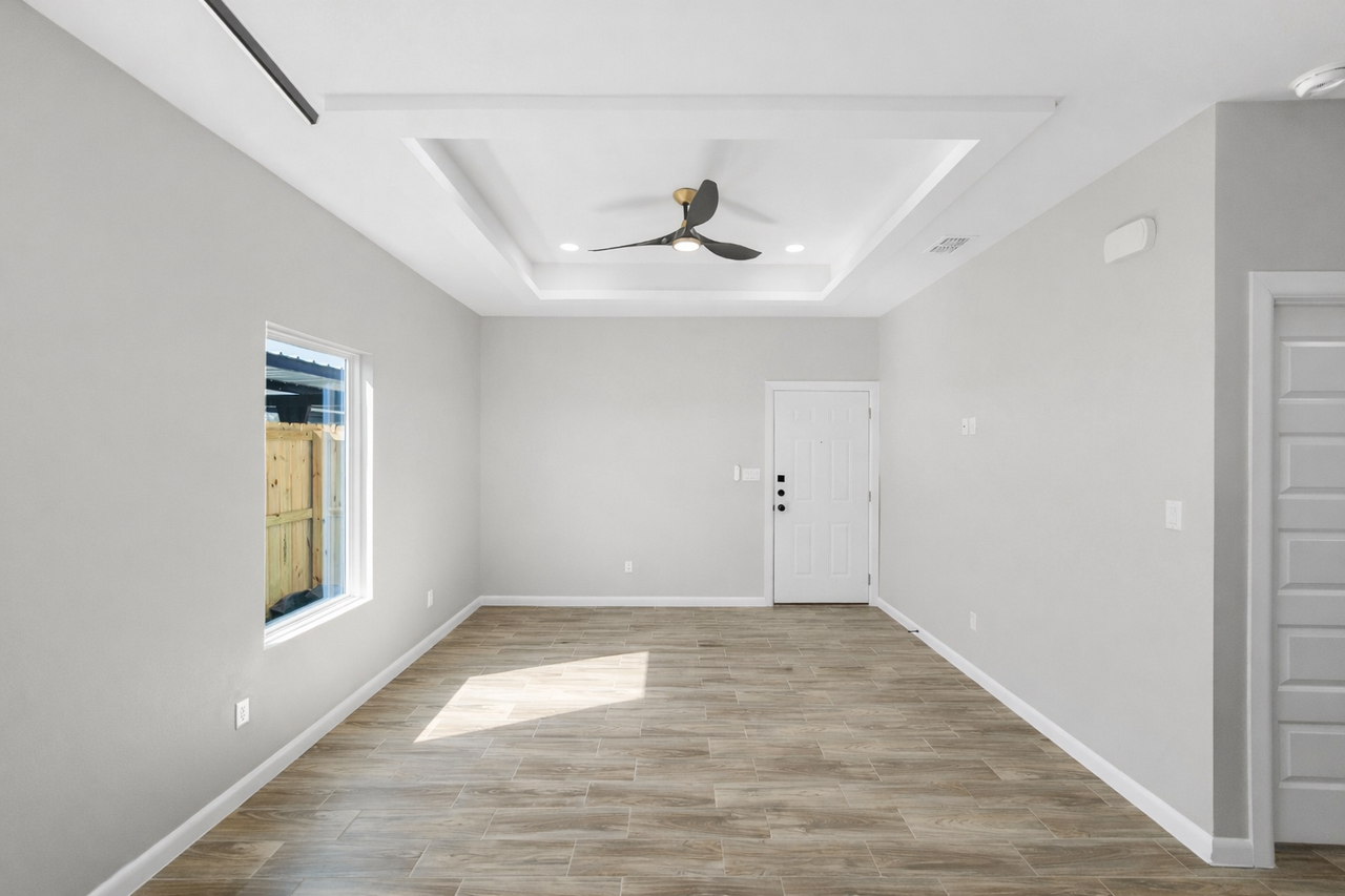 N 24th Ln #1 - Photo 5 of 11