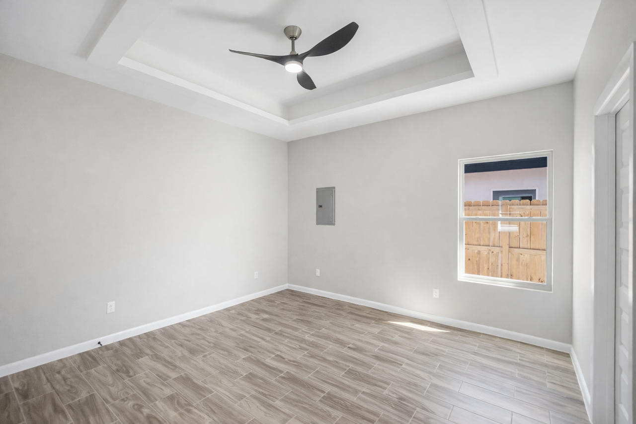 N 24th Ln #1 - Photo 6 of 11