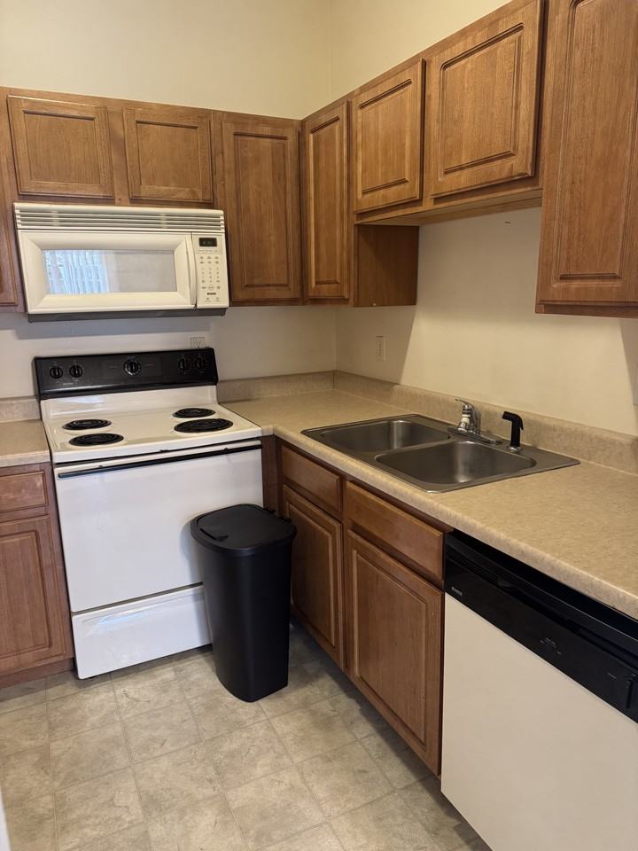 3109 W Walnut St #1 - Photo 6 of 12