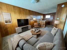 featured image of 805 W Hallmark Ave