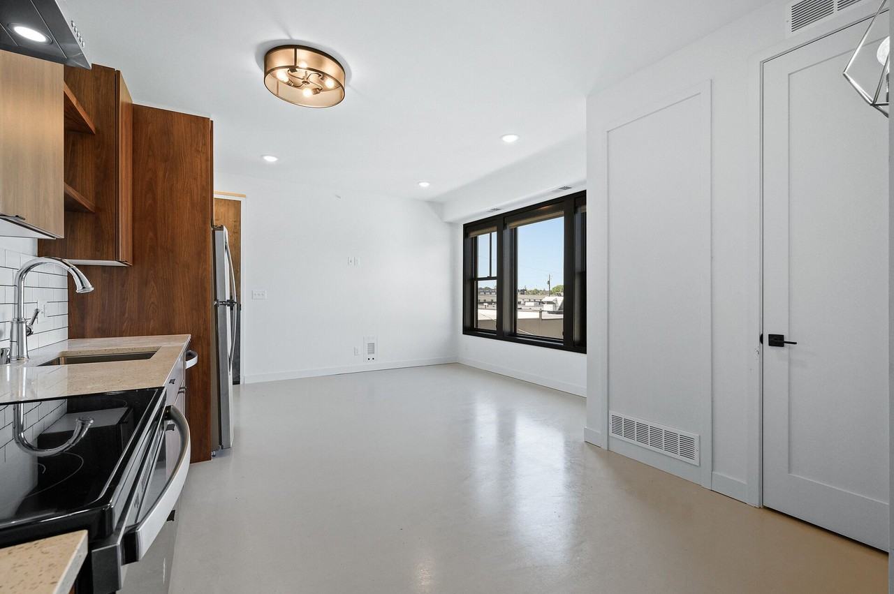 Laurel Apartments - Photo 2 of 28