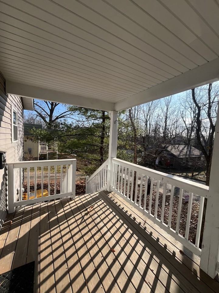 1014 W Cottage Grove Ave - Photo 2 of 16