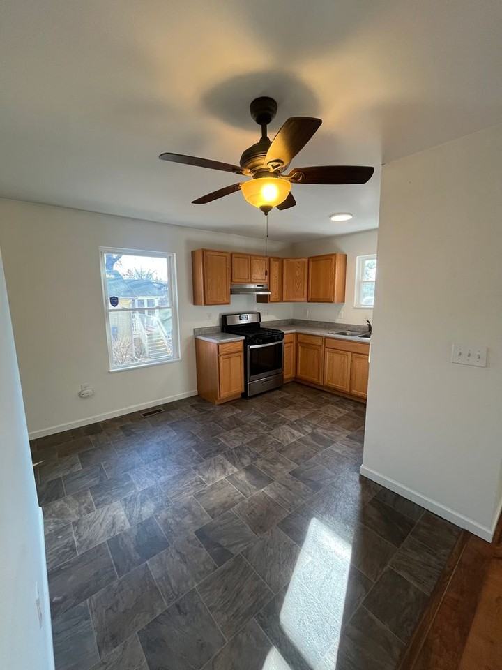 1014 W Cottage Grove Ave - Photo 7 of 16