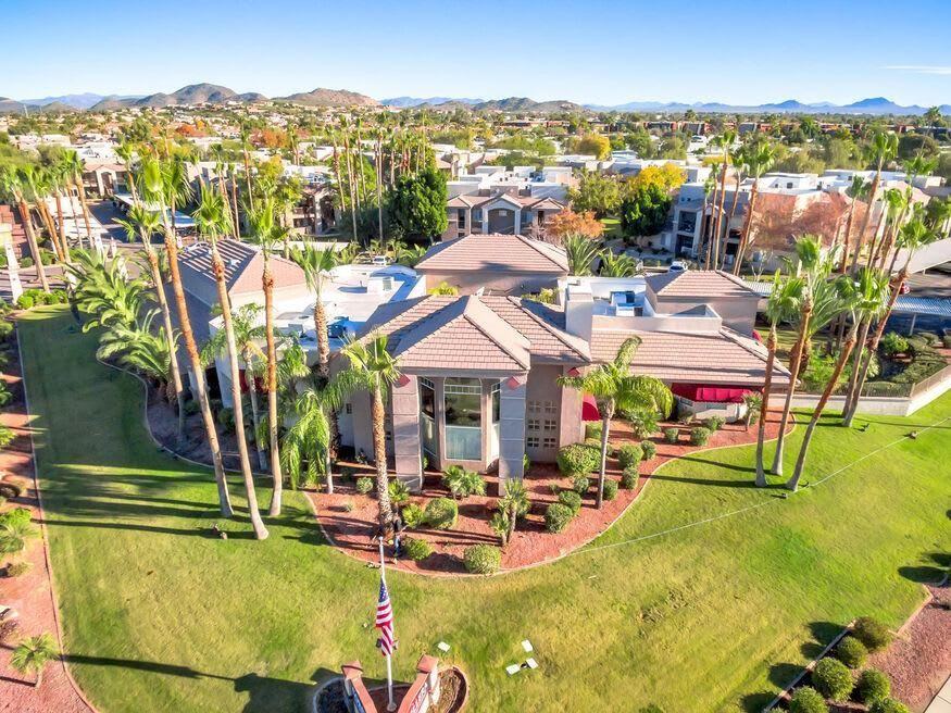 17017 N 12th St - Photo 3 of 38