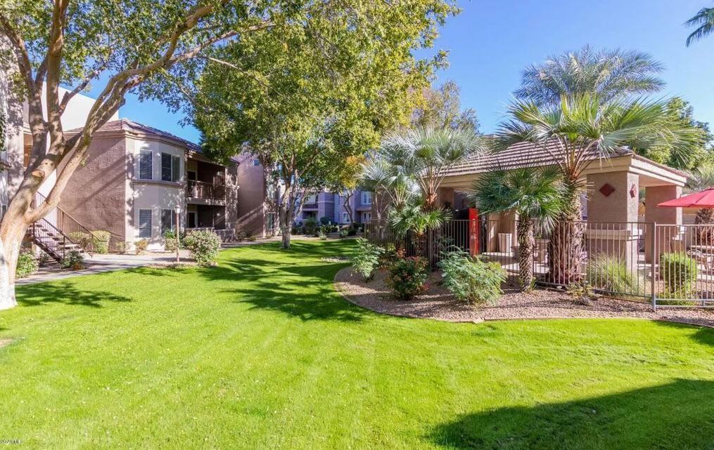 17017 N 12th St - Photo 3 of 38