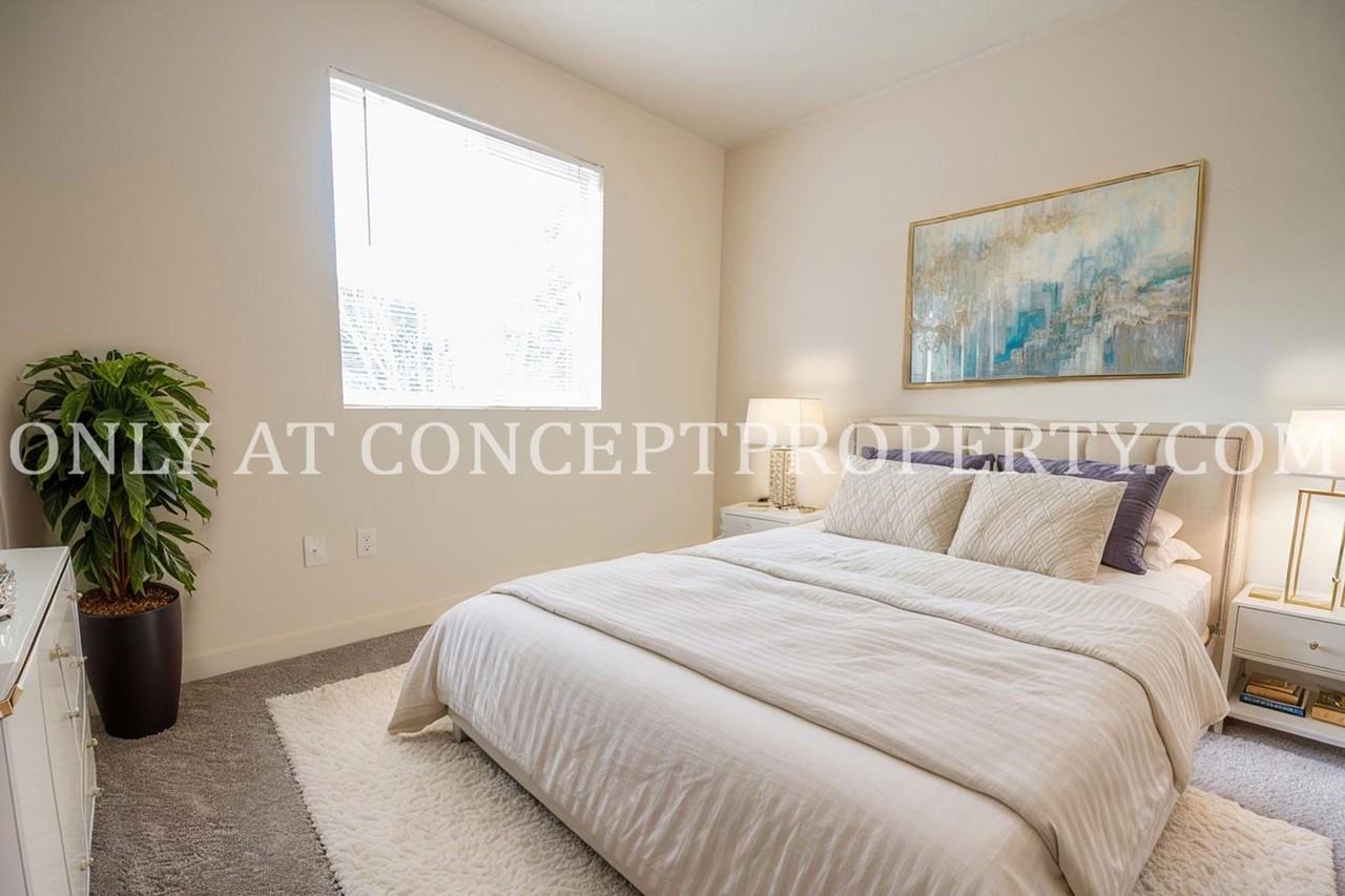 Huntington - Photo 6 of 50