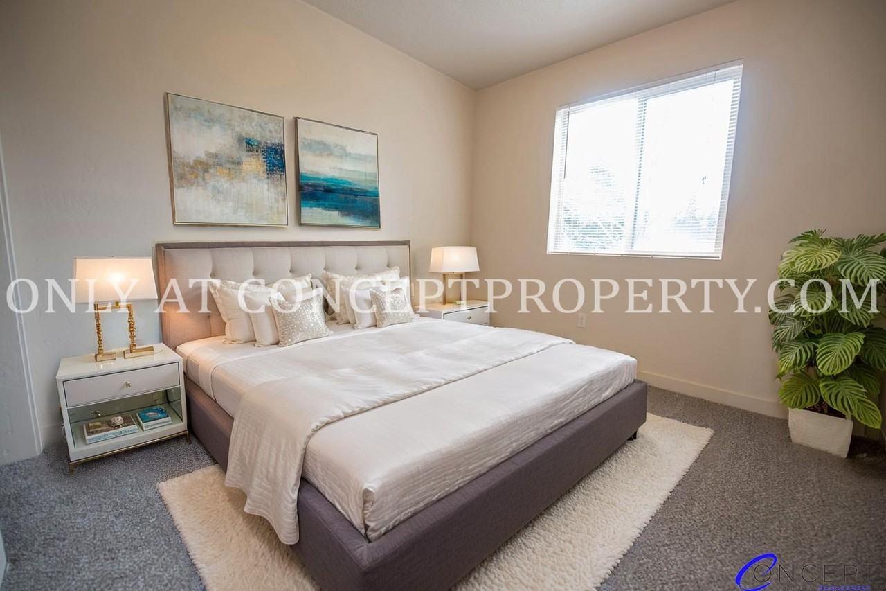 Huntington - Photo 7 of 50