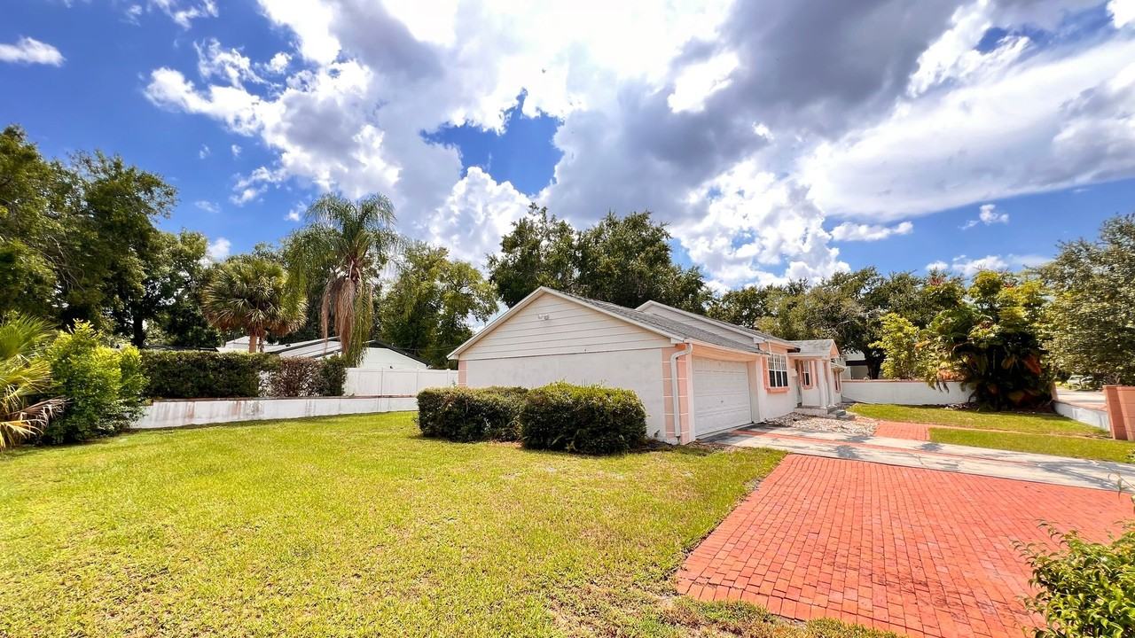 1807 N Park Ave - Photo 7 of 50