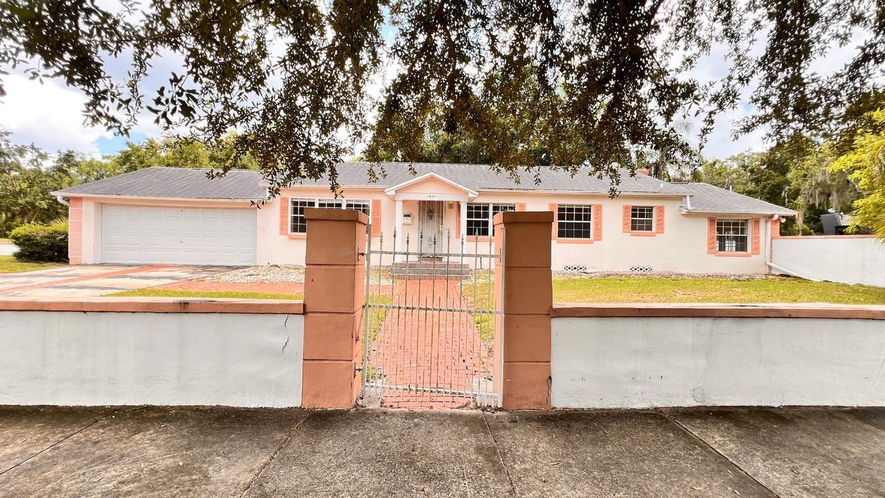 1807 N Park Ave - Photo 2 of 50