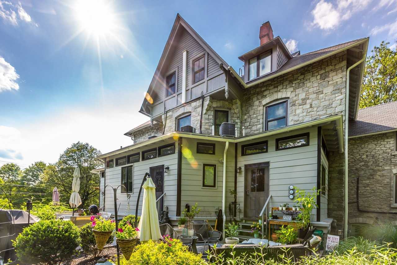 Luxury Residences EXTON PA - Photo 3 of 5