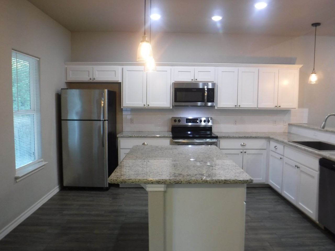 1633 Cree Trl - Photo 3 of 11