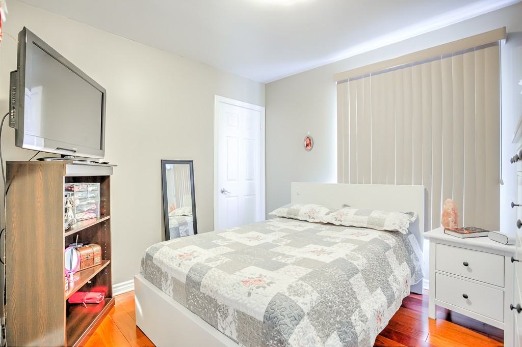 308 Wallace Avenue - Photo 5 of 8