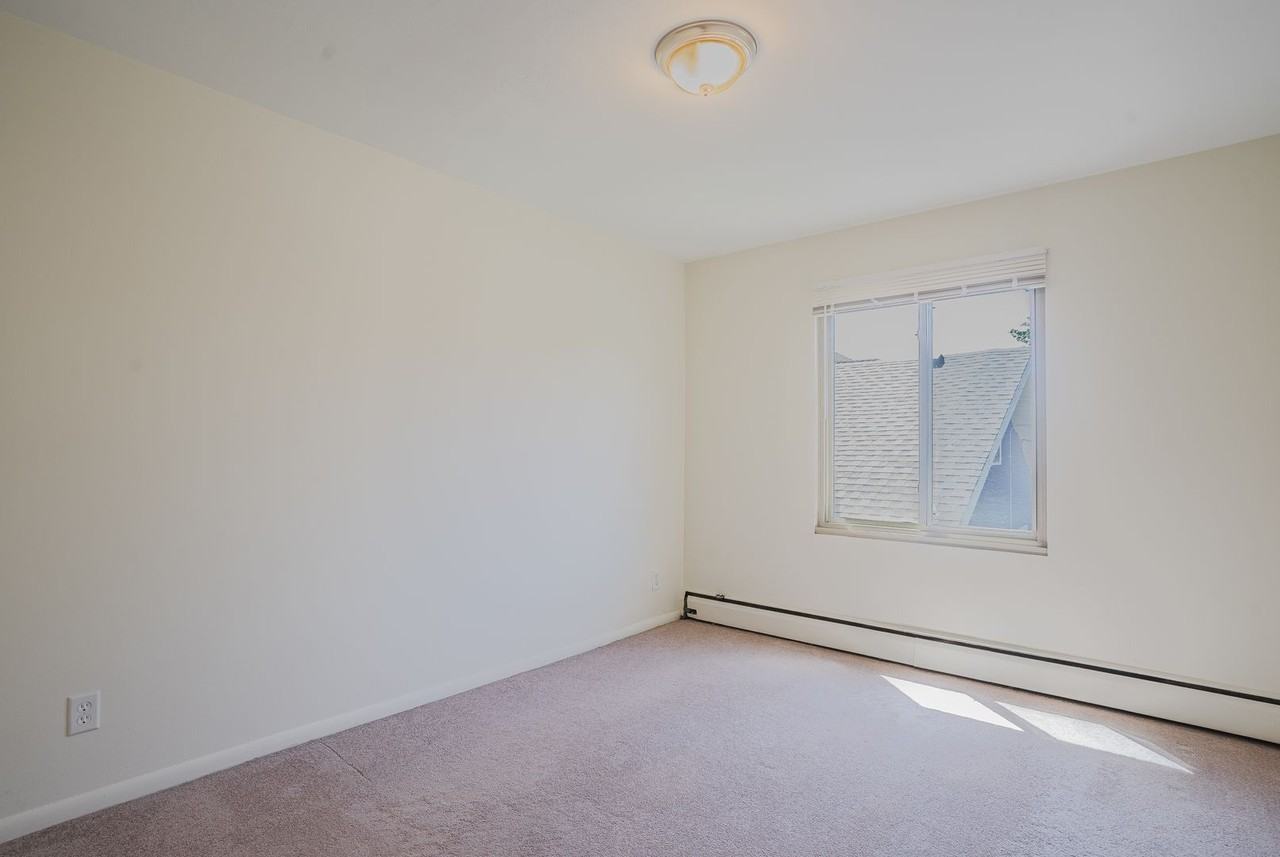 3508 Colfax Ave S - Photo 7 of 21