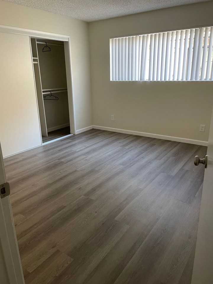 18540 Plummer Street - Photo 7 of 11