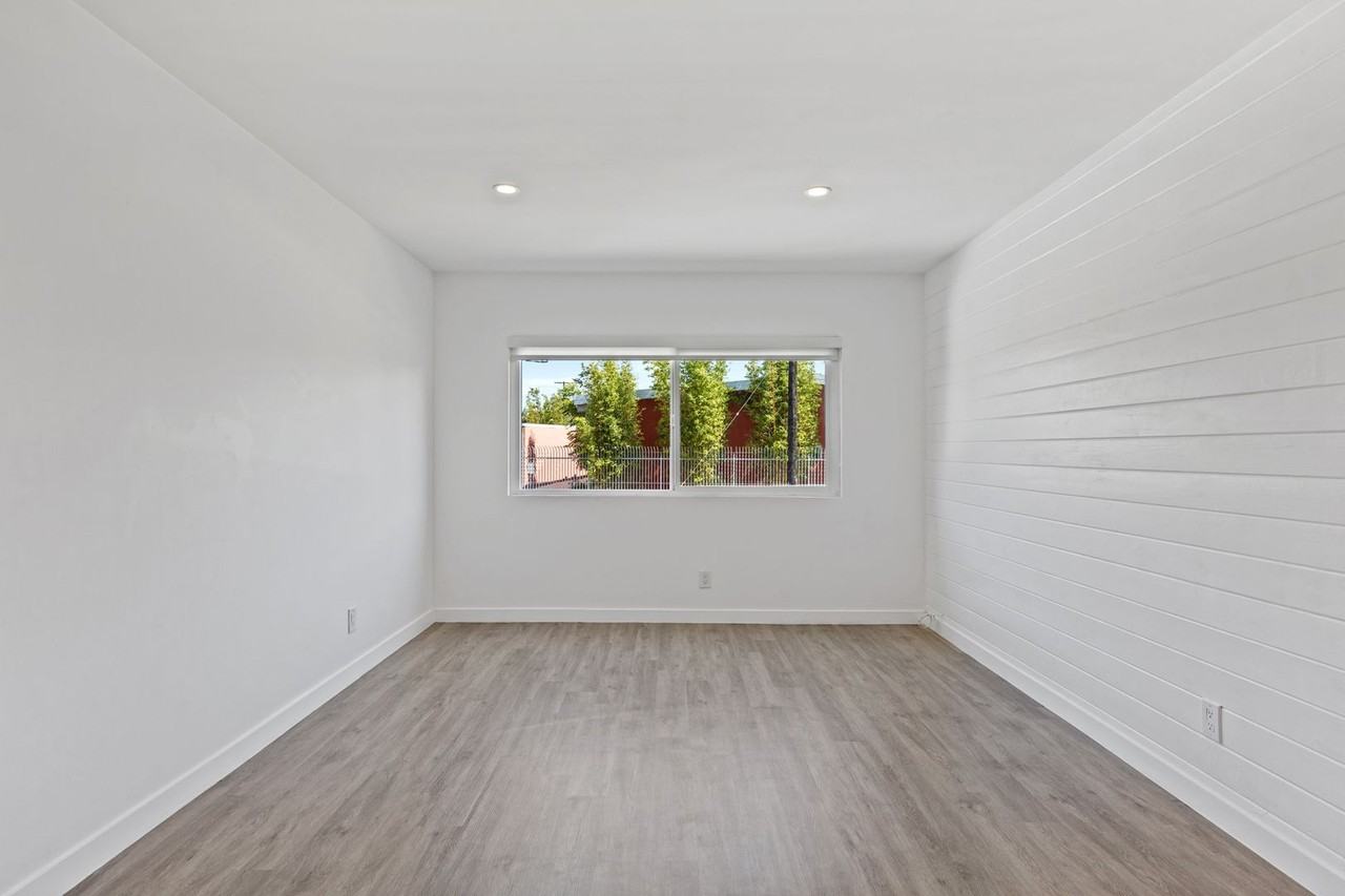 4th Ave - Photo 2 of 39