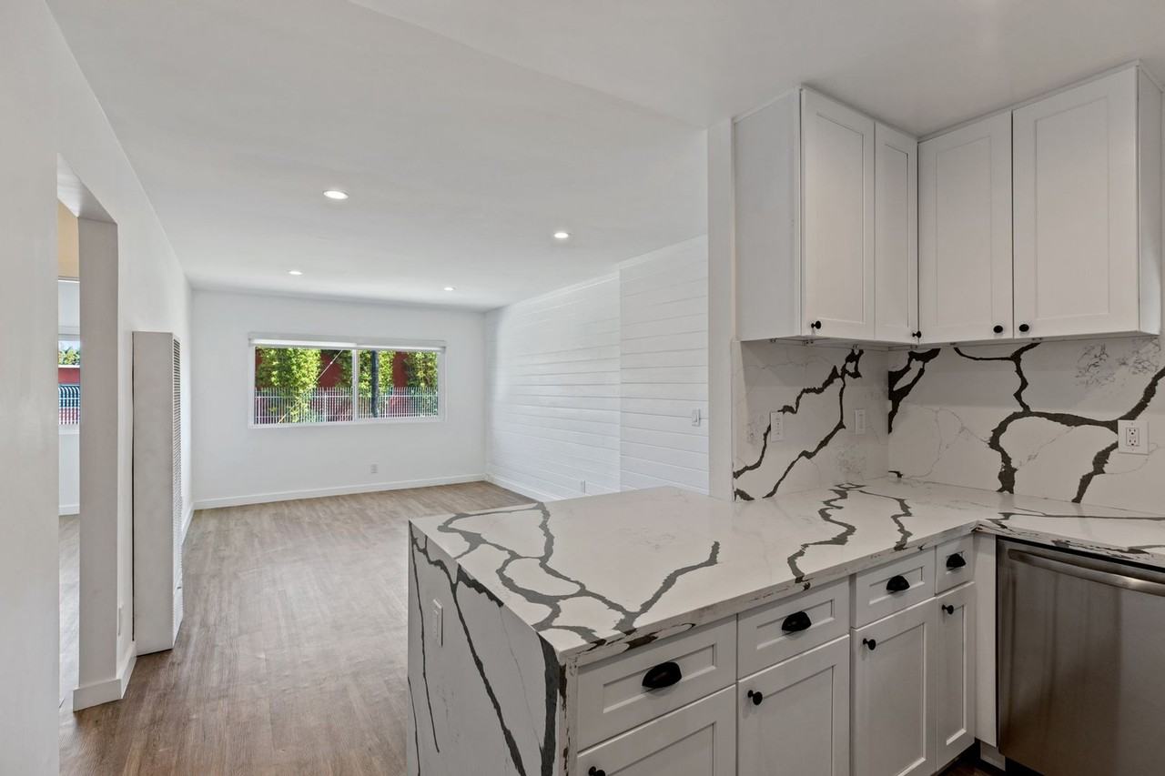 4th Ave - Photo 6 of 39