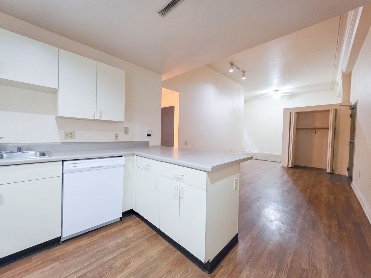 Dunlap Square-Department - Photo 4 of 33