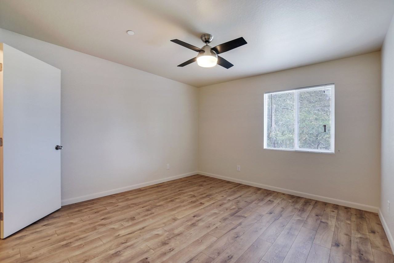 32 North - Photo 4 of 25