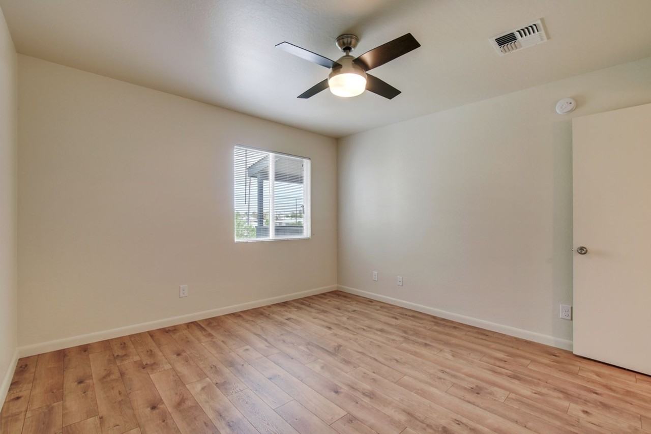 32 North - Photo 7 of 25