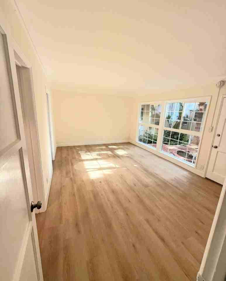 6542 Franklin Avenue - Photo 3 of 17