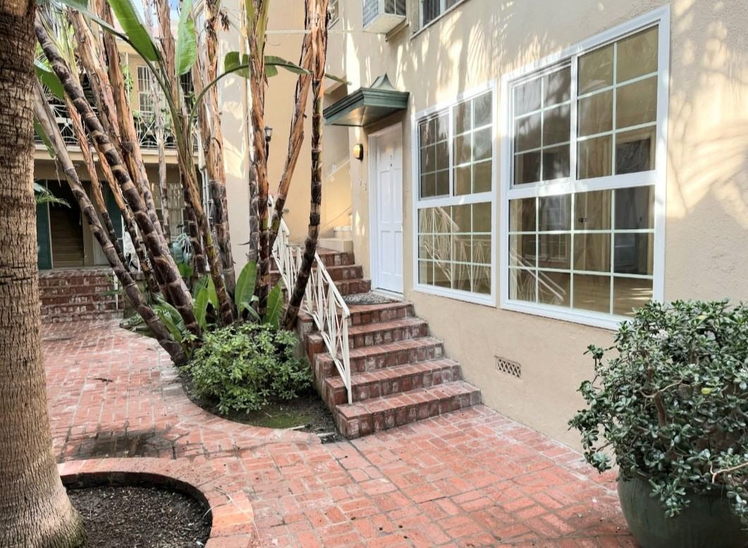 6542 Franklin Avenue - Photo 4 of 17