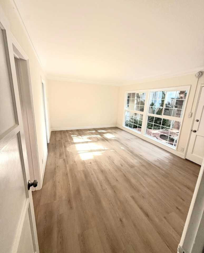 6542 Franklin Avenue - Photo 7 of 17